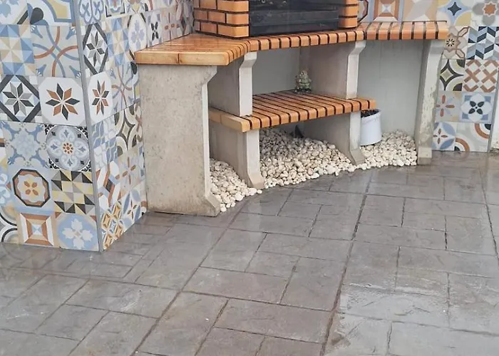 Chalet Casa De Construccion Moderna Con Piscina Privada