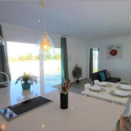 Casa De Construccion Moderna Con Piscina Privada 科尼尔-德拉弗龙特拉