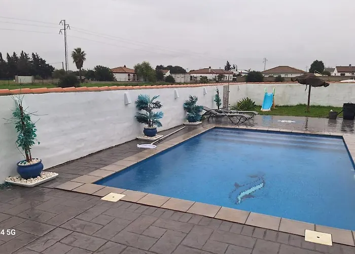 Casa De Construccion Moderna Con Piscina Privada 木屋 科尼尔-德拉弗龙特拉